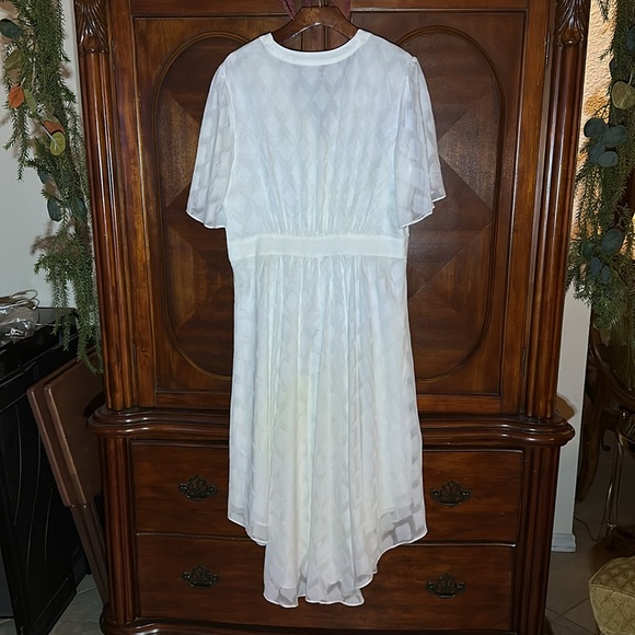 EUC Eva Longoria Off White Handkerchief Midi - Picture 11 of 16